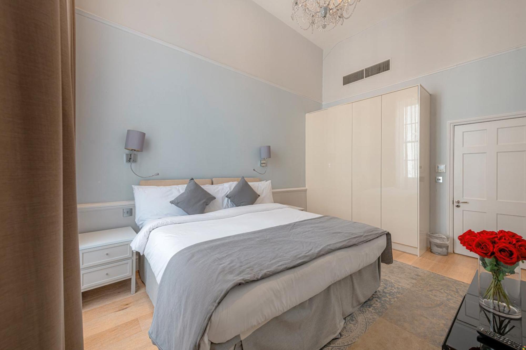 17 Hertford Street London Phòng bức ảnh