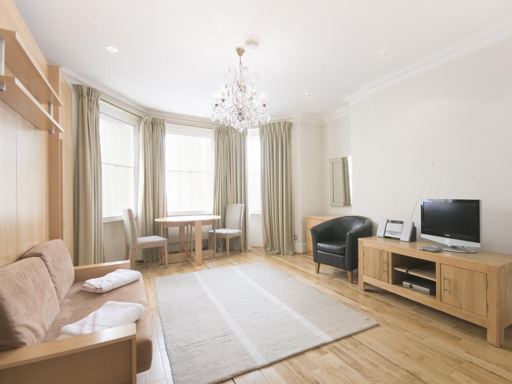 17 Hertford Street London Phòng bức ảnh